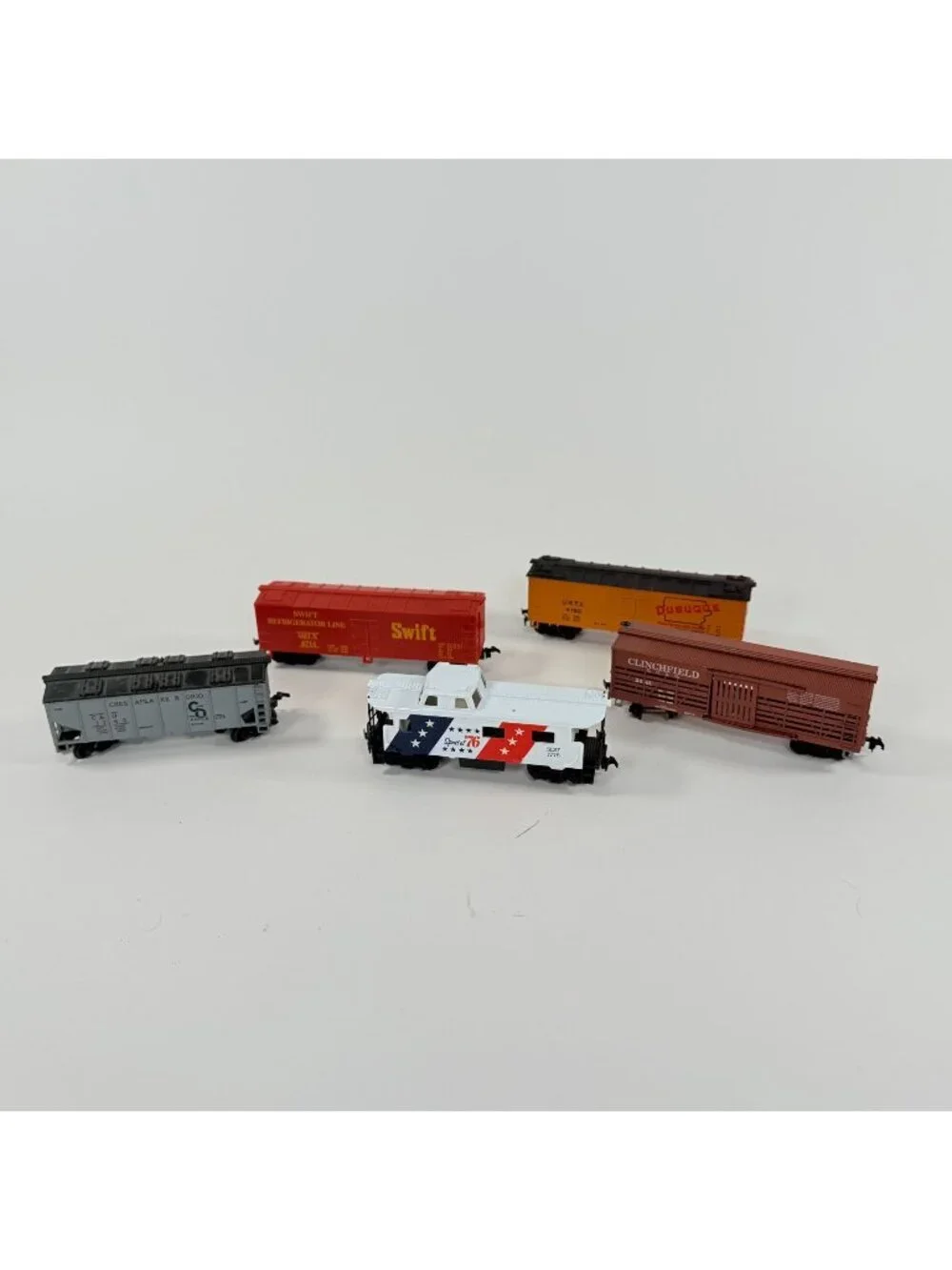 HO Scale Train Cars Lot Of 5 W Caboose C&O Hopper Clinchfield Swift & Dubuque